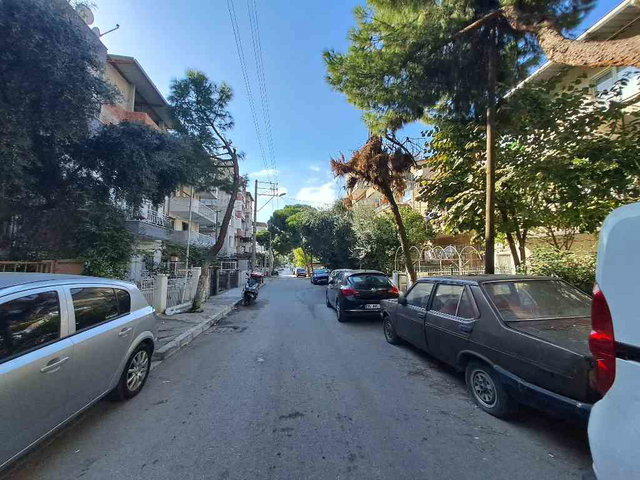 KONAK ZEYİNLİK MAHALLESİNDE SATILIK 1,5+1  ARAKAT DAİRE