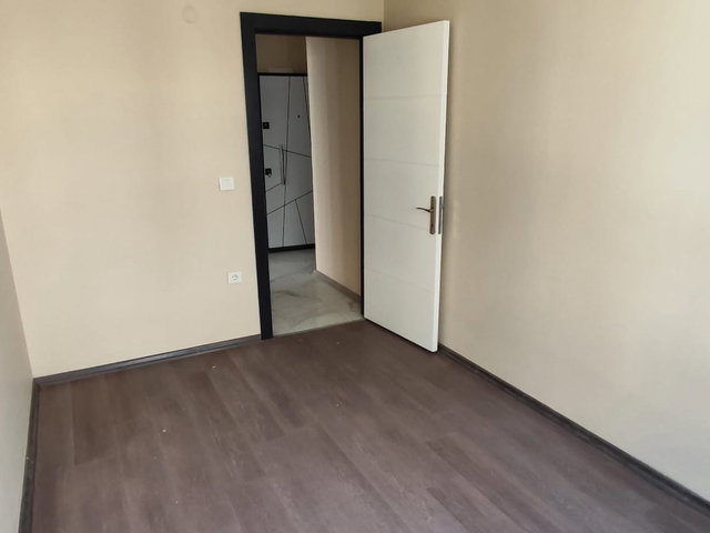 ÇİĞLİ’DE SIFIR 2+1 KİRALIK DAİRE | GÜNEY-BATI CEPHE, BALKONLU, DOĞALGAZ KOMBİLİ