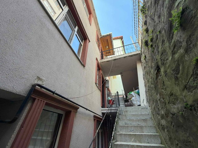 MAÇKA MERKEZDE SATILIK 2+1 DOĞALGAZLI DAİRE