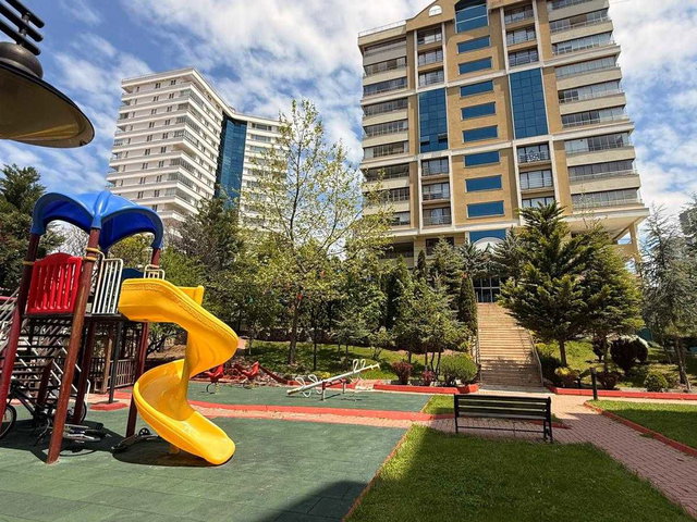 YAŞAMKENT PARKLİMA SİTESİNDE SATILIK 4+1 LÜX YAPILI