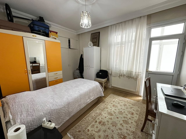 BAHÇELİEVLER YAYLA'DA BELEDİYE YAKINI SATILIK 3+1 GENİŞ DAİRE