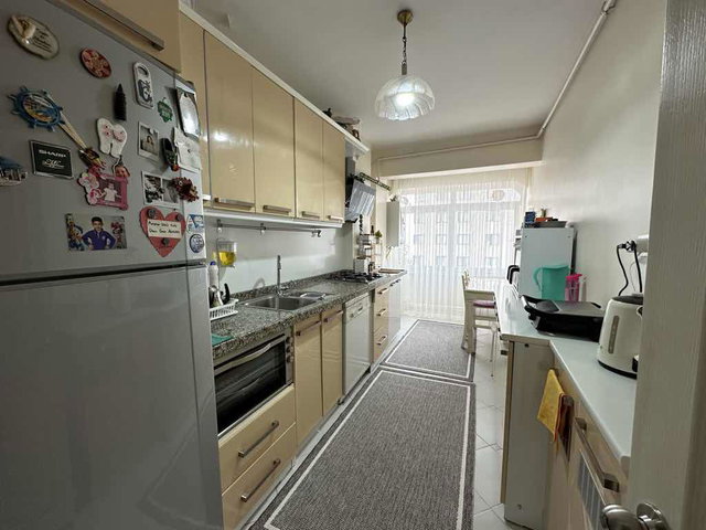 BAHÇELİEVLER YAYLA'DA BELEDİYE YAKINI SATILIK 3+1 GENİŞ DAİRE