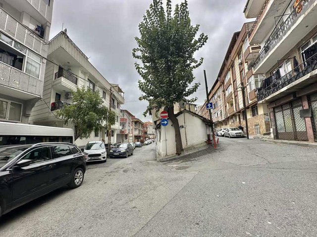 GAZİOSMANPAŞA YILDIZTABYA MAHALLESİNDE CADDEYE YAKIN SATILIK 2+1 BAHÇE KATI DAİRE