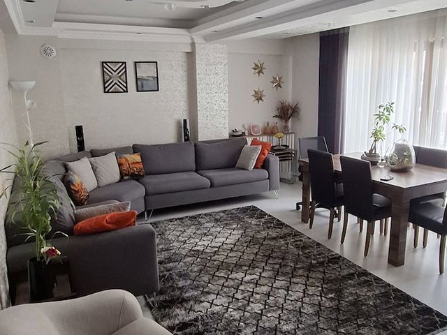 GÜLTEPE'DE METROBÜSE YAKIN SATILIK 3+1 | 130 METREKARE FIRSAT DAİRE