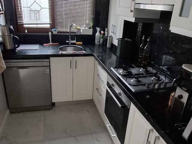 GÜLTEPE'DE METROBÜSE YAKIN SATILIK 3+1 | 130 METREKARE FIRSAT DAİRE