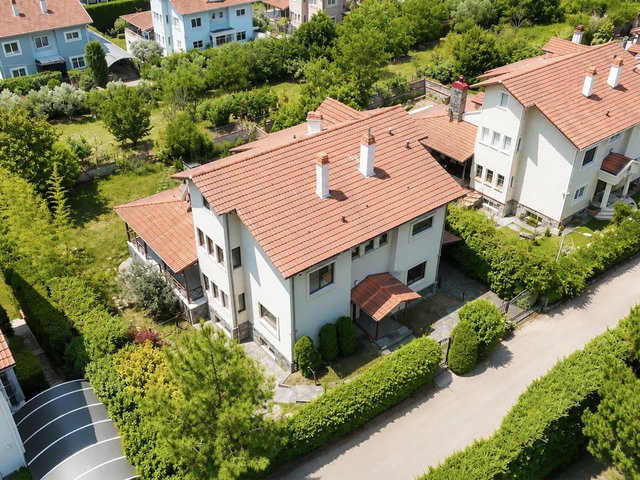 RE/MAX BEYAZ BADEMLİ ÇAĞRIŞAN’DA 800 M² ARSA İÇERİSİNDE MÜSTAKİL HAVUZLU ÖZEL VİLLA
