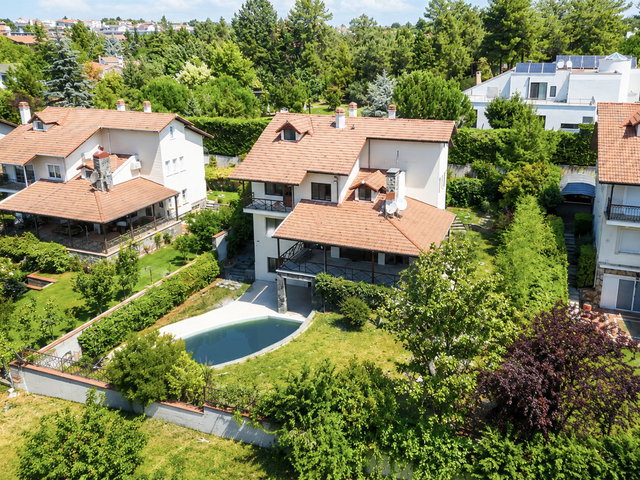 RE/MAX BEYAZ BADEMLİ ÇAĞRIŞAN’DA 800 M² ARSA İÇERİSİNDE MÜSTAKİL HAVUZLU ÖZEL VİLLA