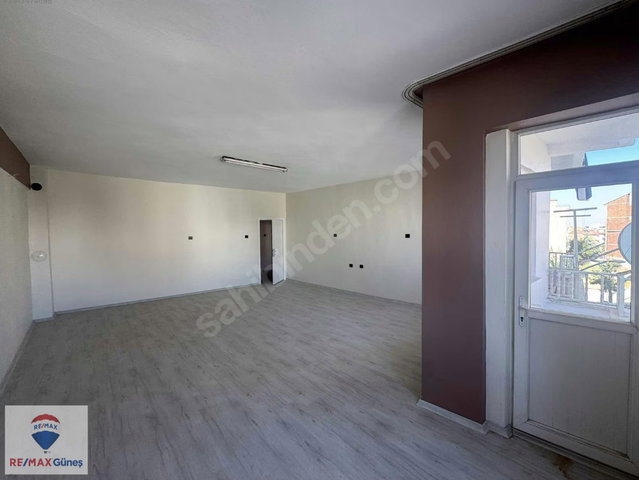 SITMAPINARI ANA CADDE ÜZERİ 3+1 ARA KAT 150 M2 DAİRE