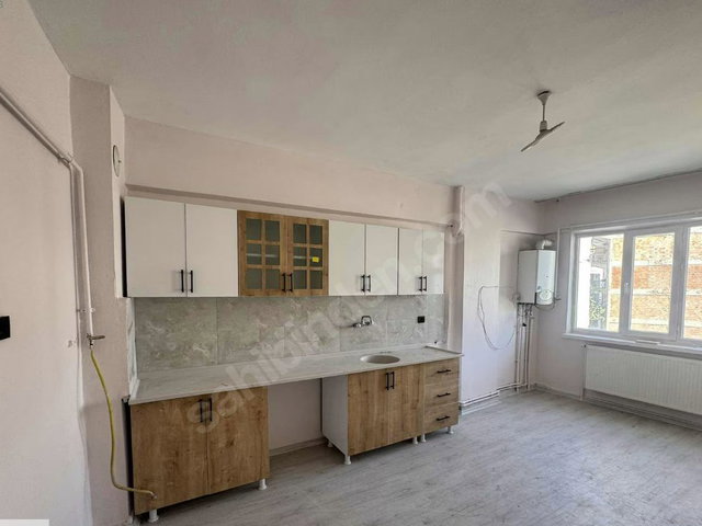 SITMAPINARI ANA CADDE ÜZERİ 3+1 ARA KAT 150 M2 DAİRE