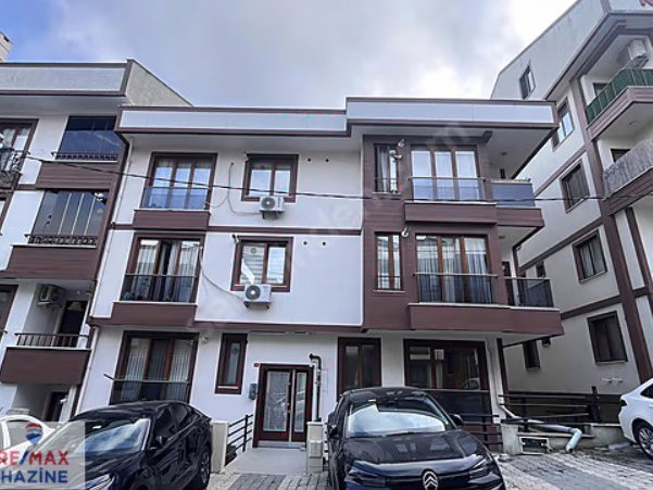 ÇEKMEKÖY MERKEZ’DE ZERAFET EVLERİ’NDE KİRALIK 2+1 BAHÇE KATI DAİRE