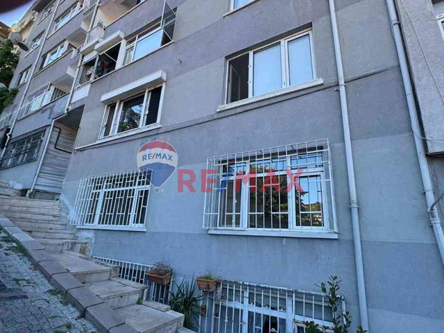 ÜSKÜDAR KUZGUNCUK 'TA MERKEZİ KONUMDA KİRALIK 3+1 DAİRE