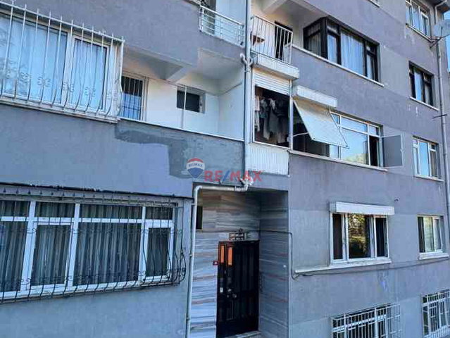 ÜSKÜDAR KUZGUNCUK 'TA MERKEZİ KONUMDA KİRALIK 3+1 DAİRE