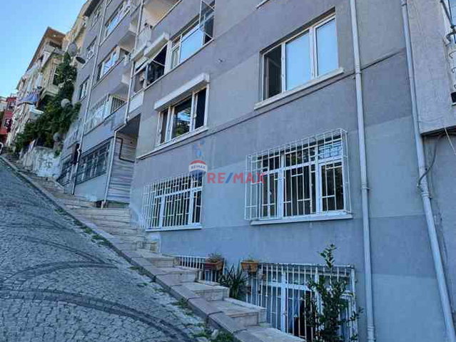 ÜSKÜDAR KUZGUNCUK 'TA MERKEZİ KONUMDA KİRALIK 3+1 DAİRE