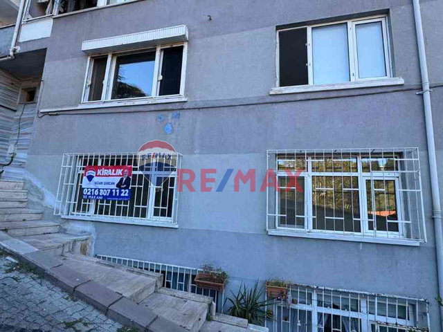 ÜSKÜDAR KUZGUNCUK 'TA MERKEZİ KONUMDA KİRALIK 3+1 DAİRE