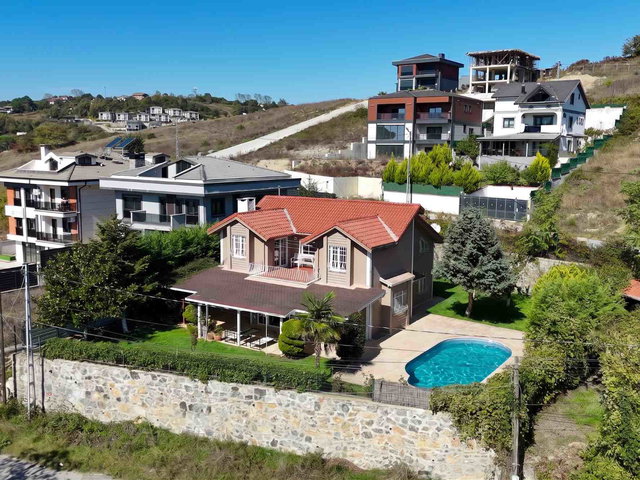 ŞİLE BALİBEY 600 M2 ARSA İÇERİSİNDE HAVUZLU EŞYALI KİRALIK VİLLA