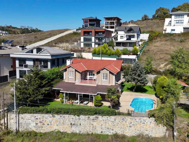 ŞİLE BALİBEY 600 M2 ARSA İÇERİSİNDE HAVUZLU EŞYALI KİRALIK VİLLA