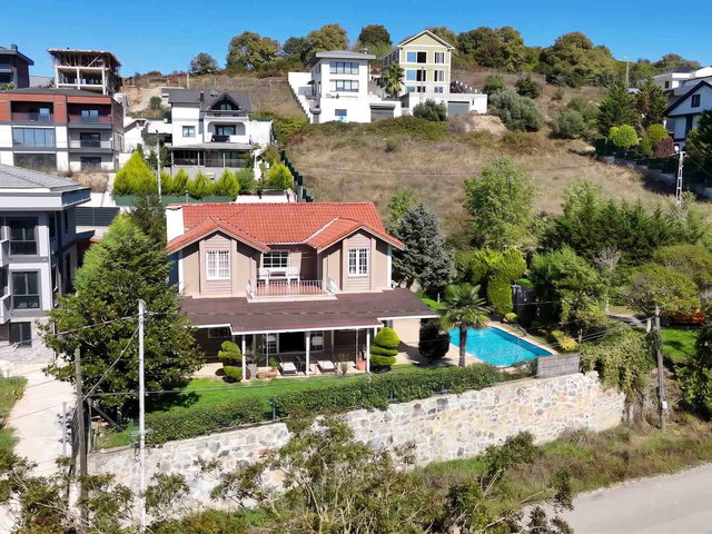 ŞİLE BALİBEY 600 M2 ARSA İÇERİSİNDE HAVUZLU EŞYALI KİRALIK VİLLA