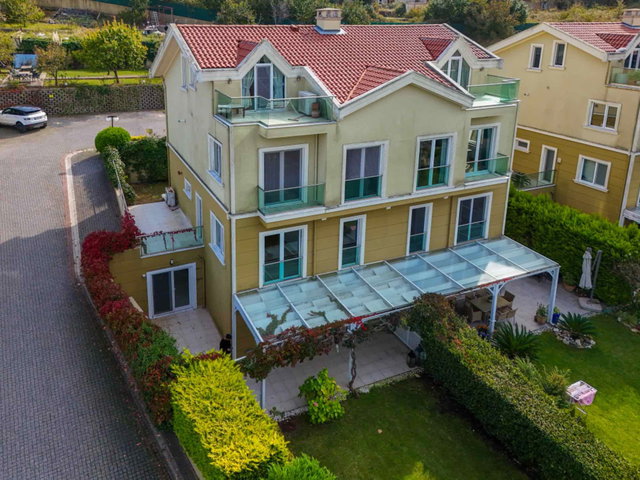 ZEKERİYAPARK EVLERİNDE BAHÇEDUBLEKS