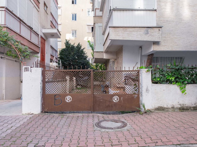 ANTALYA MURATPAŞA GÜVENLİK'TE KATTA TEK 3+1 GENİŞ SATILIK DAİRE