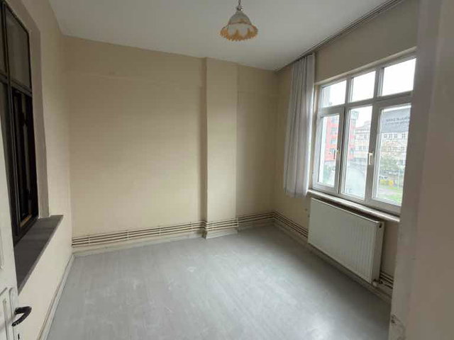 GAZİOSMANPAŞA’DA YÜKSEK GİRİŞ 2,5+1 | 110 M² BRÜT | BALKONLU | DOĞALGAZ KOMBİLİ