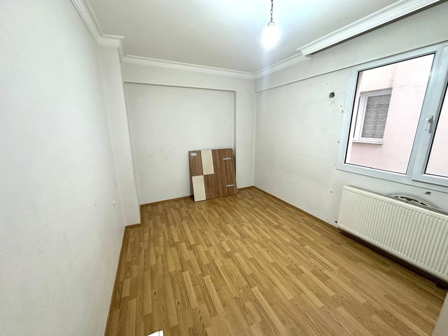 29 KARŞIYAKA ŞEMİKLER’DE SATILIK 2 + 1 DAİRE
