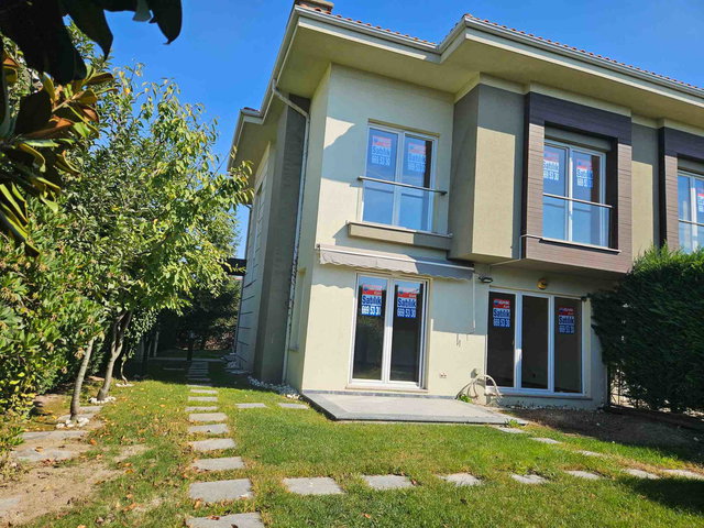 BAHÇEŞEHİR ESTON ŞEHİR 5'TE BÜYÜK BAHÇELİ 4+1 VİLLA
