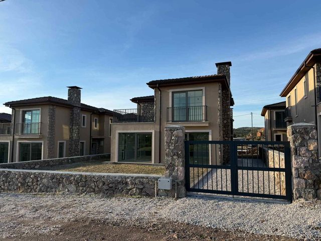 ÇANAKKALE ASSOS’TA DOĞAYLA İÇ İÇE MÜSTAKİL TAPULU 4+1 SATILIK VİLLA