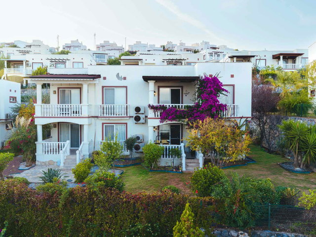 MİLAS BOĞAZİÇİ LAKESİDE GARDEN'DA 250 M² BAHÇELİ EŞYALI DAİRE