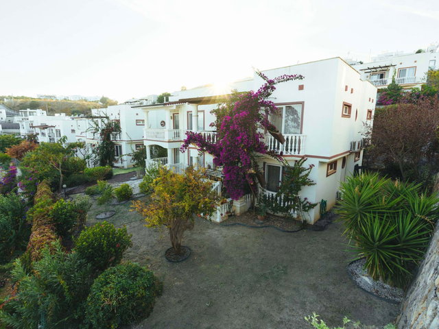 MİLAS BOĞAZİÇİ LAKESİDE GARDEN'DA 250 M² BAHÇELİ EŞYALI DAİRE