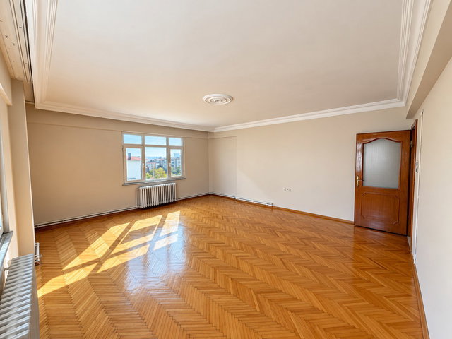 HACI HALİL MAHALLESİ ÇARŞI MERMEZDE 3+1  145M2 KİRALIK DAİRE