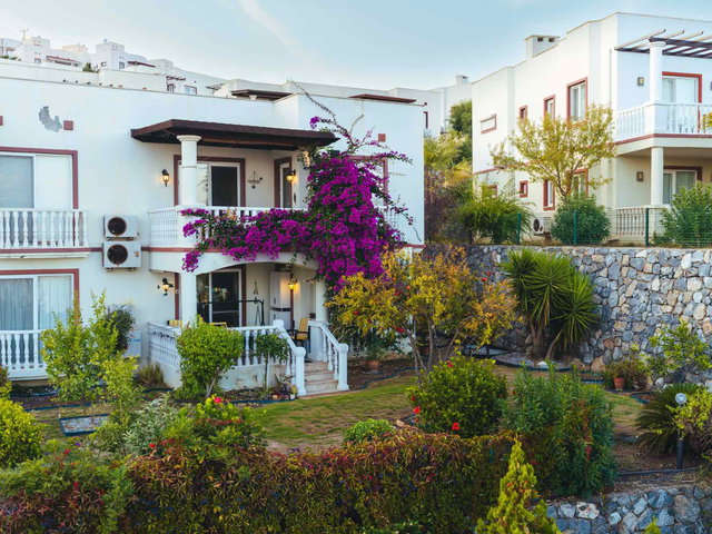 LAKESİDE GARDEN'DA DENİZ MANZARALI, TERASLI, EŞYALI 2+1