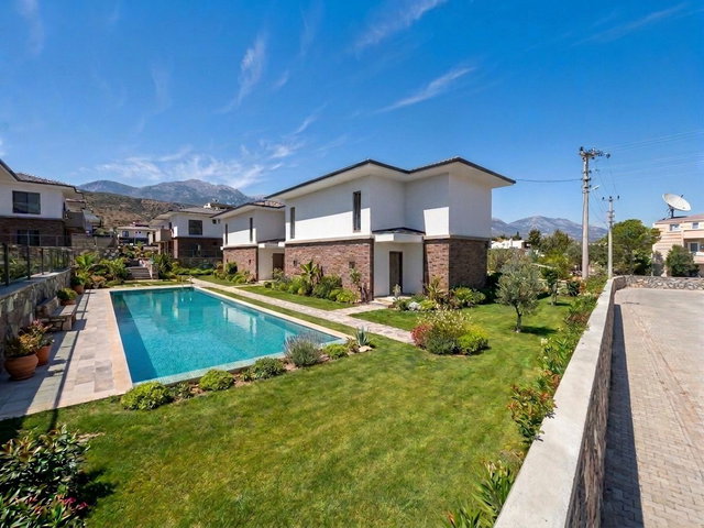 GÜLBAHÇE'DE SİTE İÇİ HAVUZ CEPHELİ BAHÇELİ 2+1 SIFIR MİNİ VİLLA