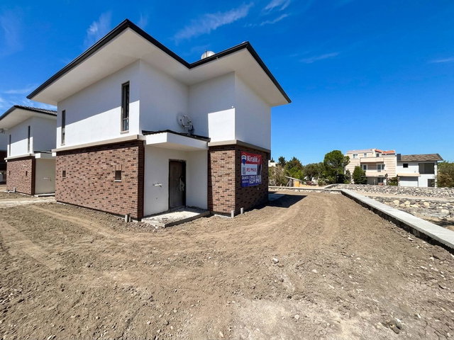 GÜLBAHÇE'DE SİTE İÇİ HAVUZ CEPHELİ BAHÇELİ 2+1 SIFIR MİNİ VİLLA