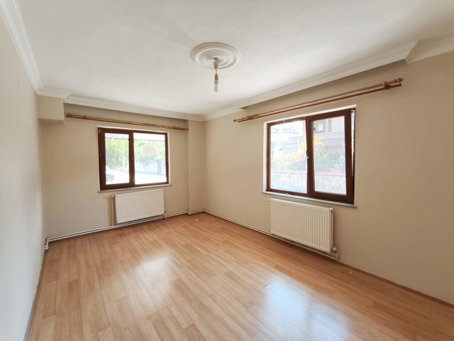 SERDİVAN-BAHÇELİEVLER'DE 90 M2 GENİŞ KİRALIK 2+1 DAİRE