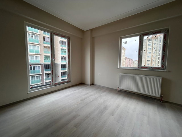 MERKEZİ KONUMDA, YENİ BİNADA, BALKONLU, FERAH 3+1 KİRALIK DAİRE