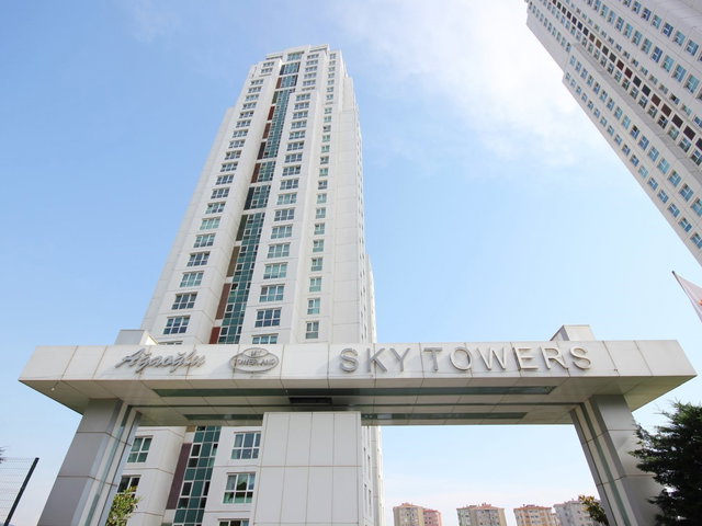 ATAŞEHİR AĞAOĞLU SKY TOWERS EBEVEYNLİ BALKONLU KİRALIK 2+1