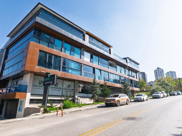 VEDAT DALOKAY CADDESİ ÜSTÜNDE 1+1