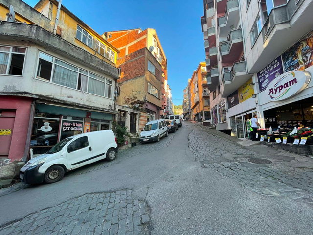 ZEYTİNLİK'TE OTOPARKLI DENİZMANZARALI,ASANSÖRLÜ,DOĞALGAZLI 2.5+1
