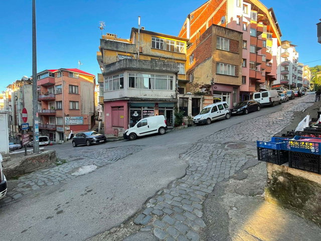 ZEYTİNLİK'TE OTOPARKLI DENİZMANZARALI,ASANSÖRLÜ,DOĞALGAZLI 2.5+1
