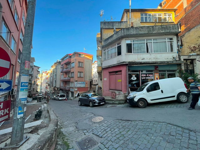 ZEYTİNLİK'TE OTOPARKLI DENİZMANZARALI,ASANSÖRLÜ,DOĞALGAZLI 2.5+1