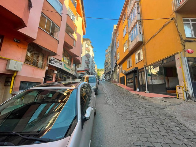 ZEYTİNLİK'TE OTOPARKLI DENİZMANZARALI,ASANSÖRLÜ,DOĞALGAZLI 2.5+1