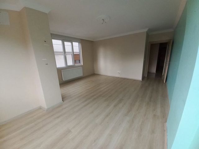 İDEALTEPE RIFKI TONGSİR CADDESİNDE ARA KAT YENİ BİNA NET 70 M2 !