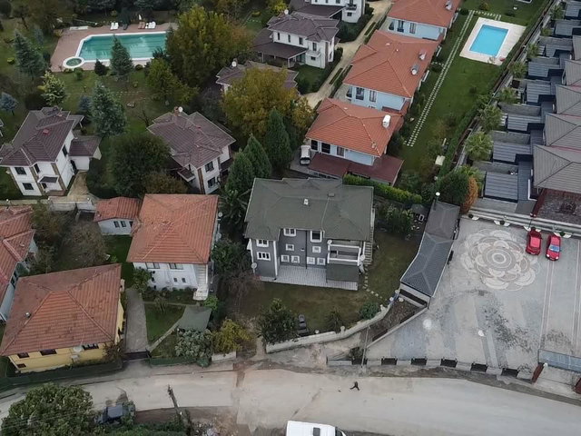 SATILIK MÜSTAKİL BİNA SAPANCA KIRKPINAR 'DA REMAX MOTTO 'DAN