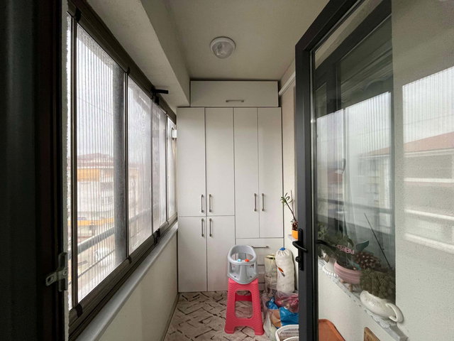 BİGA ÇİÇEKLİDEDE CADDE ÜZERİNDE, KONUMUYLA ÖNE ÇIKAN SATILIK 2+1 DAİRE!