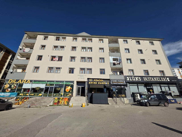 REMAX İLKE'DEN ŞÜKRÜPAŞA'DA ANA YOL ÜSTÜ 3+1 KİRALIK DAİRE