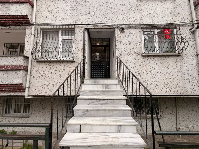 REMAXPRO KEMAL MERTCAN EYÜP YEŞİLPINAR METRO YAKINI 3+1 ARA KAT