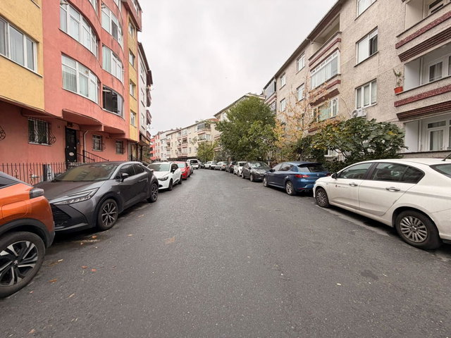 REMAXPRO KEMAL MERTCAN EYÜP YEŞİLPINAR METRO YAKINI 3+1 ARA KAT