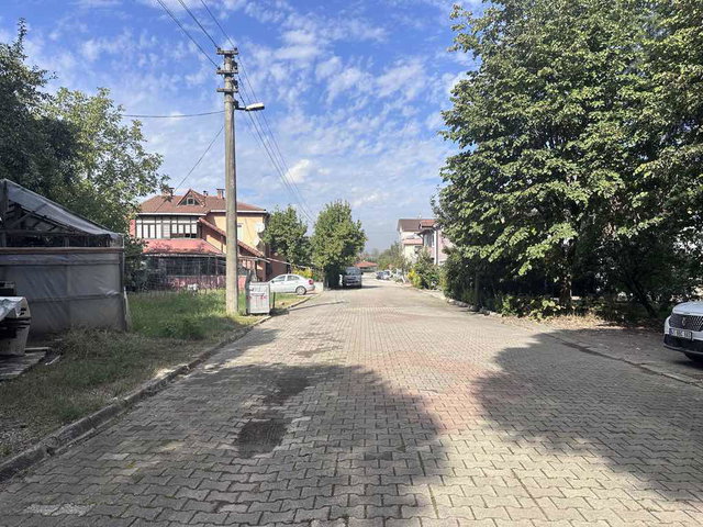 BAŞİSKELE’DE 2+1 KİRALIK DAİRE | MÜSTAKİL BİNANIN YÜKSEK GİRİŞ, DOĞALGAZ KOMBİ, BALKONLU