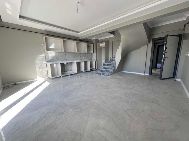 BAŞİSKELE’DE 2+1 ÇATI KATI | 80 M² BRÜT | BALKONLU | BATI-GÜNEY CEPHE