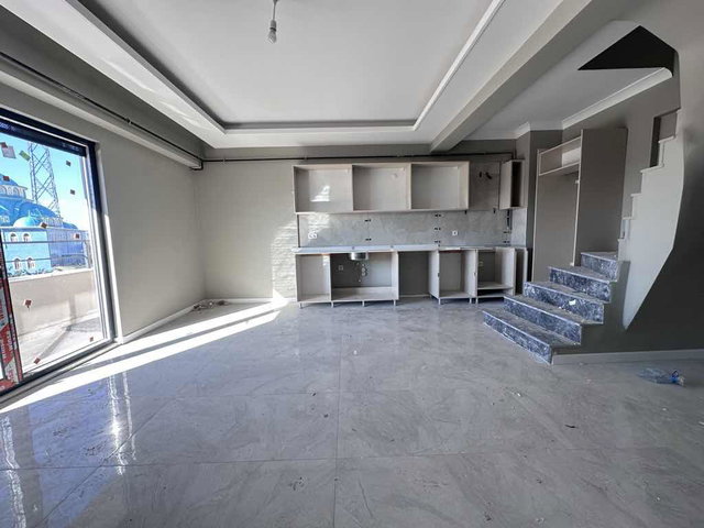 BAŞİSKELE’DE 2+1 ÇATI KATI | 80 M² BRÜT | BALKONLU | BATI-GÜNEY CEPHE
